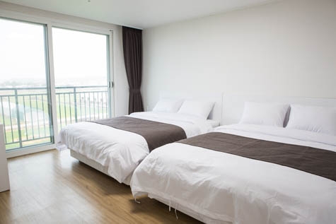 30평별관-방2(온돌1,침대1)+거실+화장실2/조식불포함