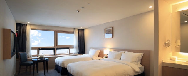 디럭스 트윈(더블+싱글) 조식불포함